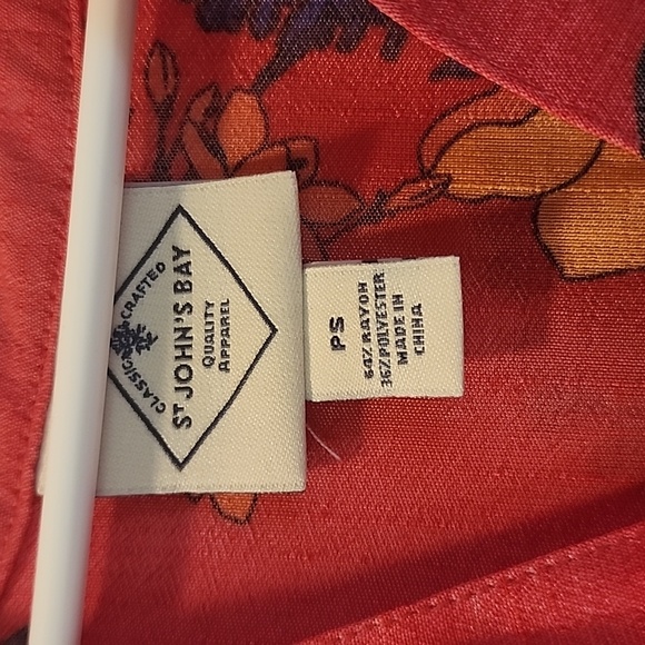 Summer Floral Tank. NWT - Picture 2 of 5